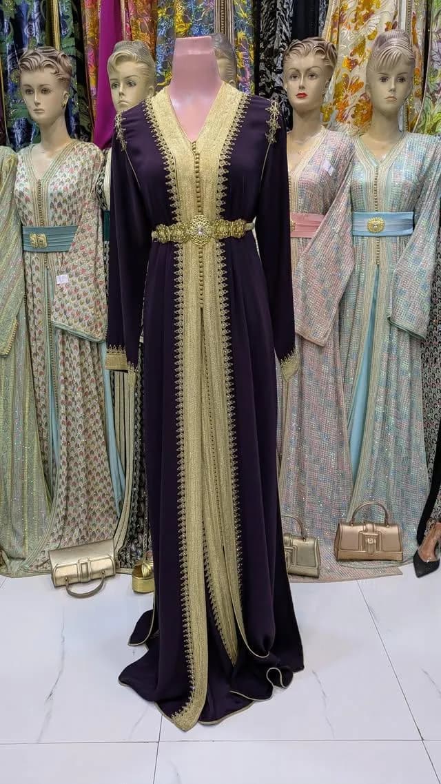 Caftan Prune – Bordure Dorée